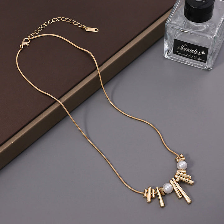 Urban Gleam Bar & Pearl Necklace